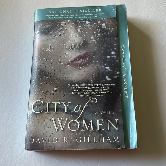 CITY OF WOMEN by David R Gillham Softcover Book Used - Picture 3 of 4